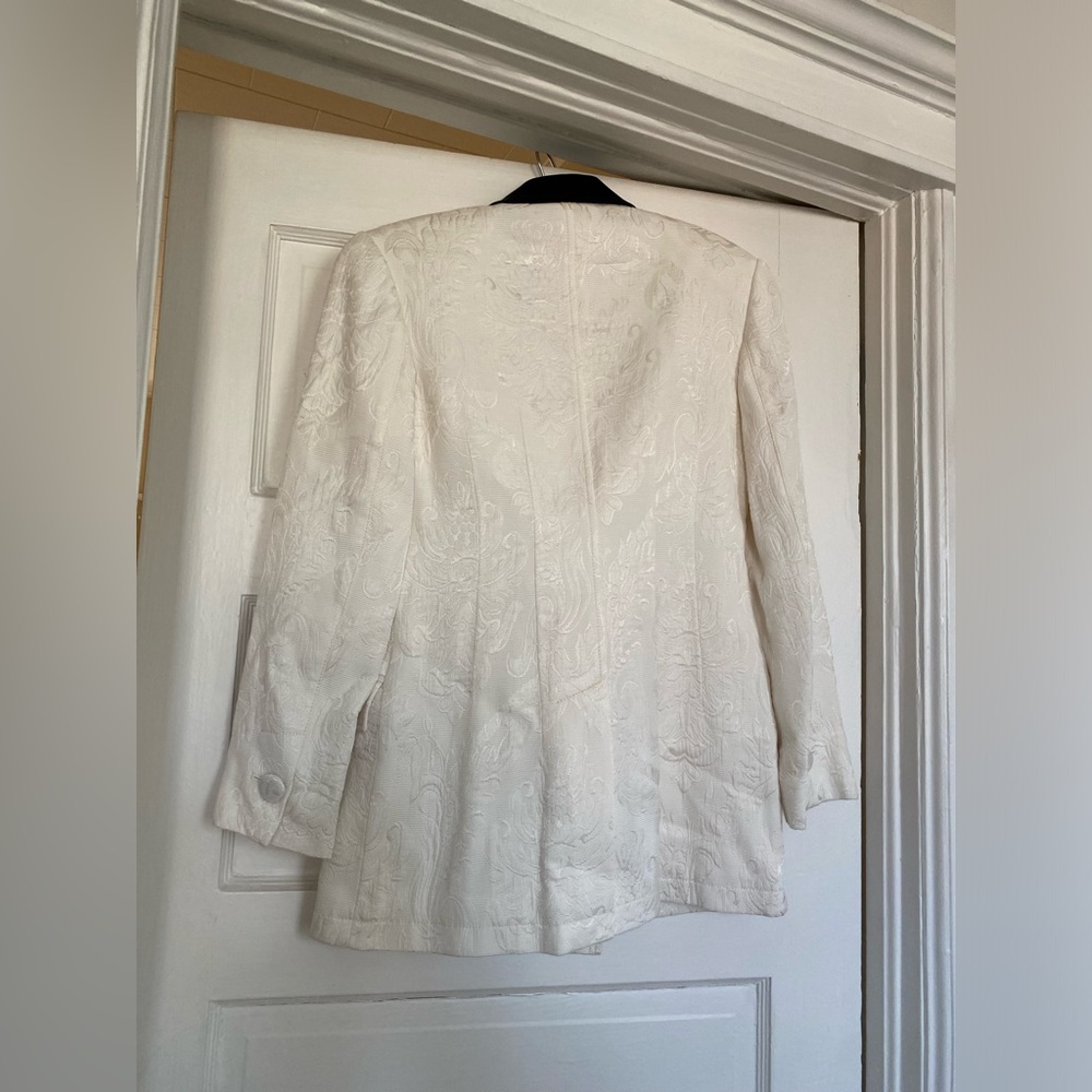 TORY BURCH WHITE PATTERNED TUXEDO STYLE BLAZER BLACK COLLAR chic floral - Picture 6 of 7